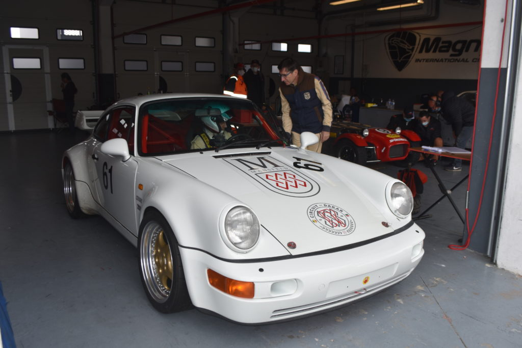 La Porsche 964 RS de l'écurie Circuit de Dakar/Mansfeld victorieuse des 6h de Magny-Cours 2021. 